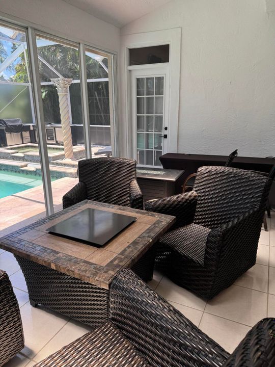 В аренду: $6,500 (3 спален, 3 ванн, 2105 Квадратных фут)