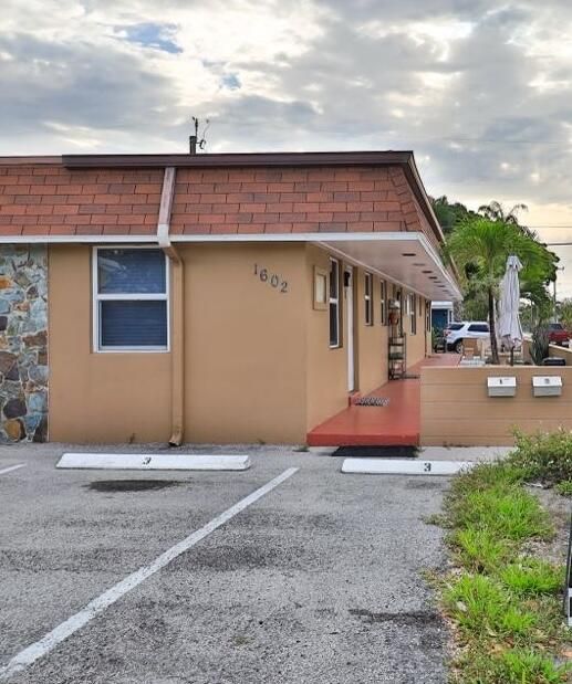 待售: $764,000 (0 贝兹, 0 浴室, 2115 平方英尺)