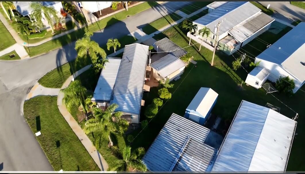 Active With Contract: $129,800 (2 beds, 1 baths, 728 Square Feet)