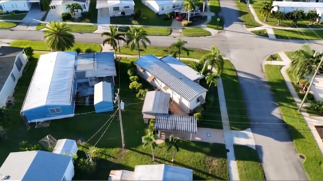 Active With Contract: $129,800 (2 beds, 1 baths, 728 Square Feet)