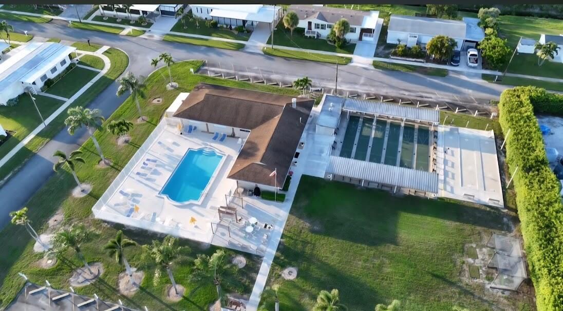 Active With Contract: $129,800 (2 beds, 1 baths, 728 Square Feet)