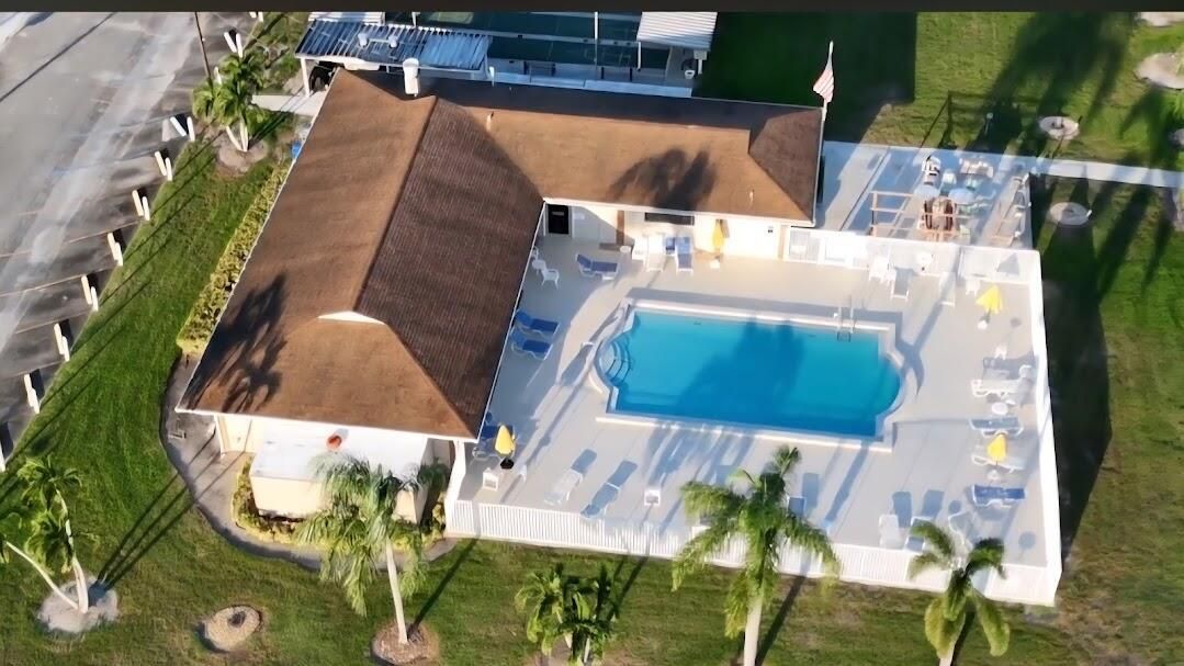 Active With Contract: $129,800 (2 beds, 1 baths, 728 Square Feet)