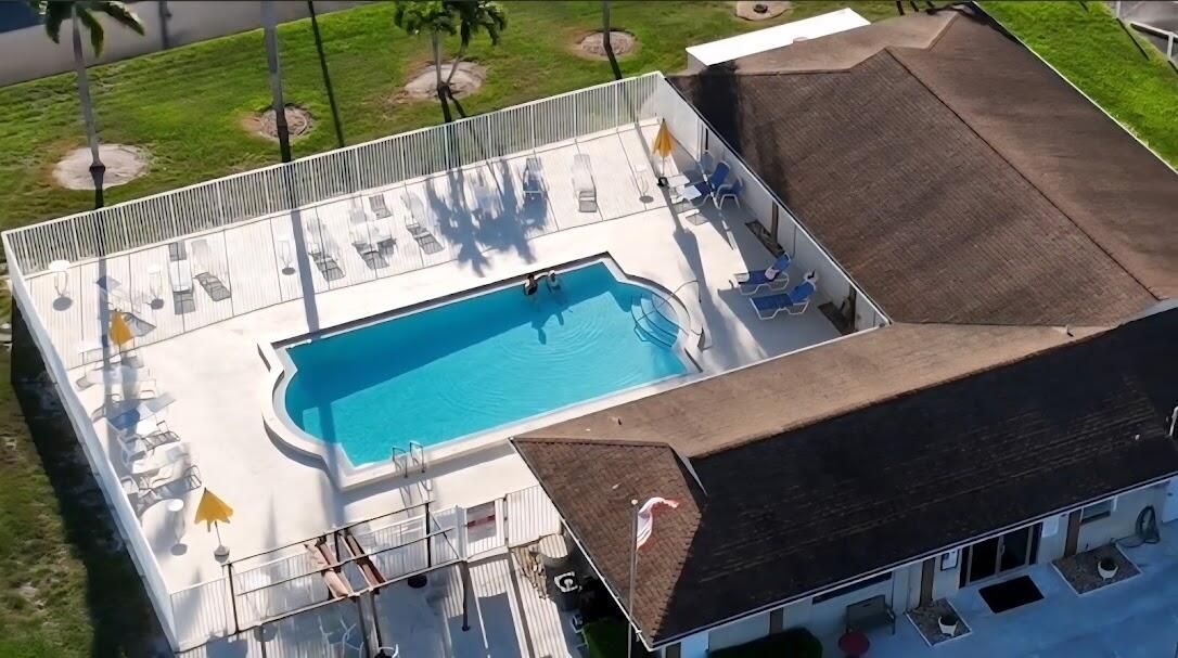 Active With Contract: $129,800 (2 beds, 1 baths, 728 Square Feet)