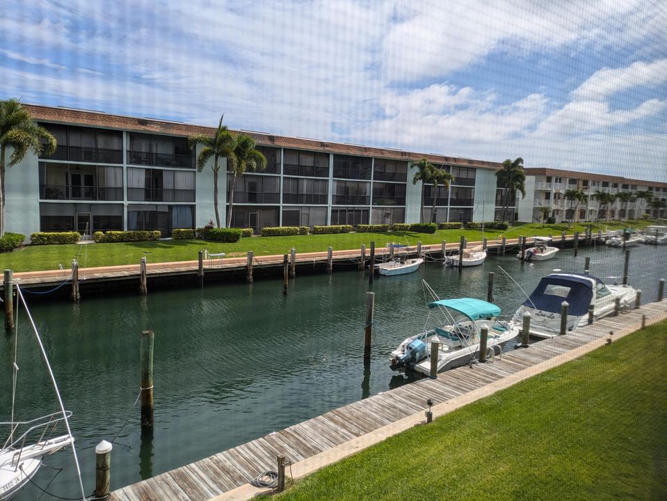 合同活跃: $149,999 (1 贝兹, 1 浴室, 640 平方英尺)