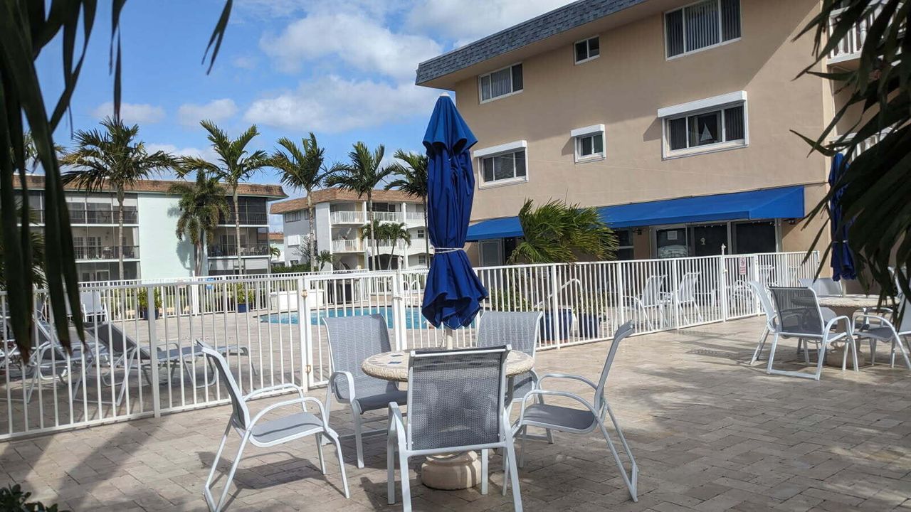 合同活跃: $149,999 (1 贝兹, 1 浴室, 640 平方英尺)