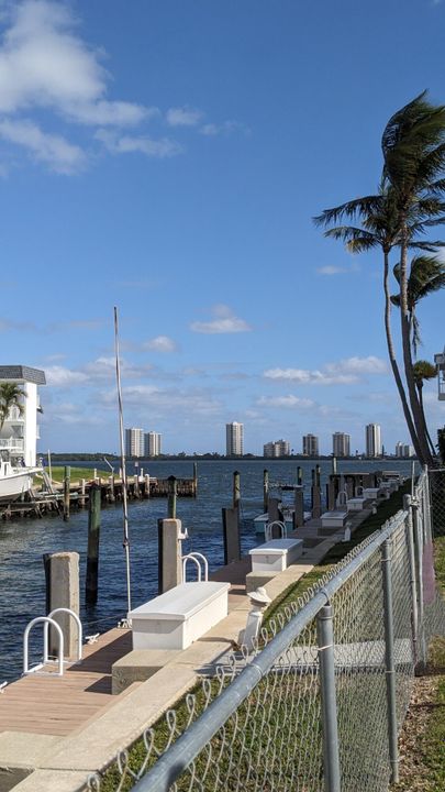 合同活跃: $149,999 (1 贝兹, 1 浴室, 640 平方英尺)