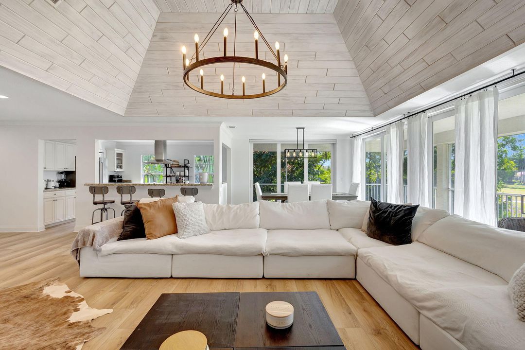 Active With Contract: $15,000 (4 beds, 4 baths, 2401 Square Feet)