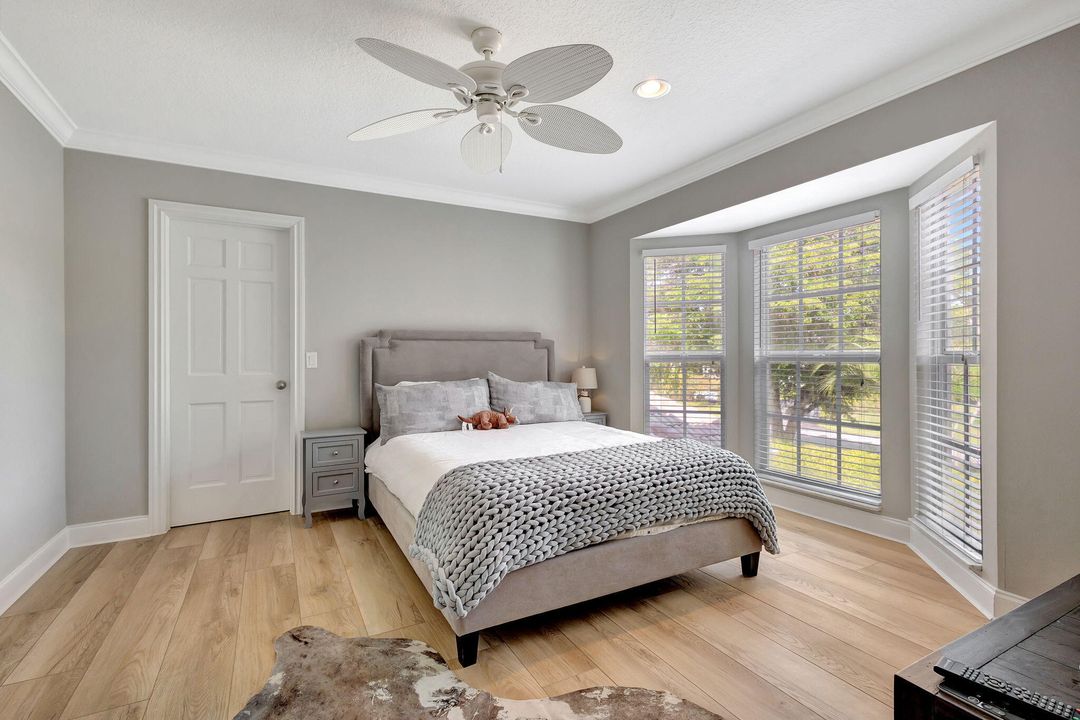 Active With Contract: $15,000 (4 beds, 4 baths, 2401 Square Feet)