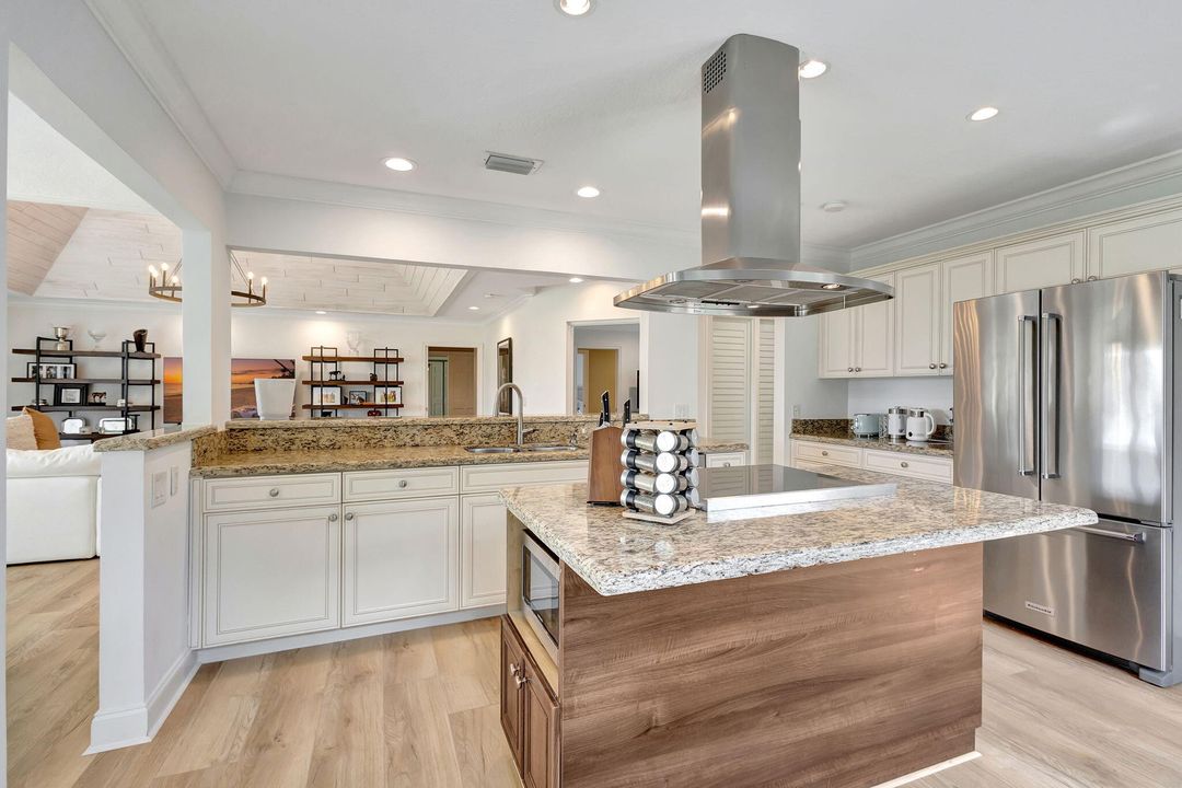 Active With Contract: $15,000 (4 beds, 4 baths, 2401 Square Feet)