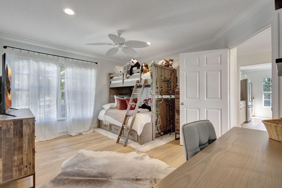 Active With Contract: $15,000 (4 beds, 4 baths, 2401 Square Feet)