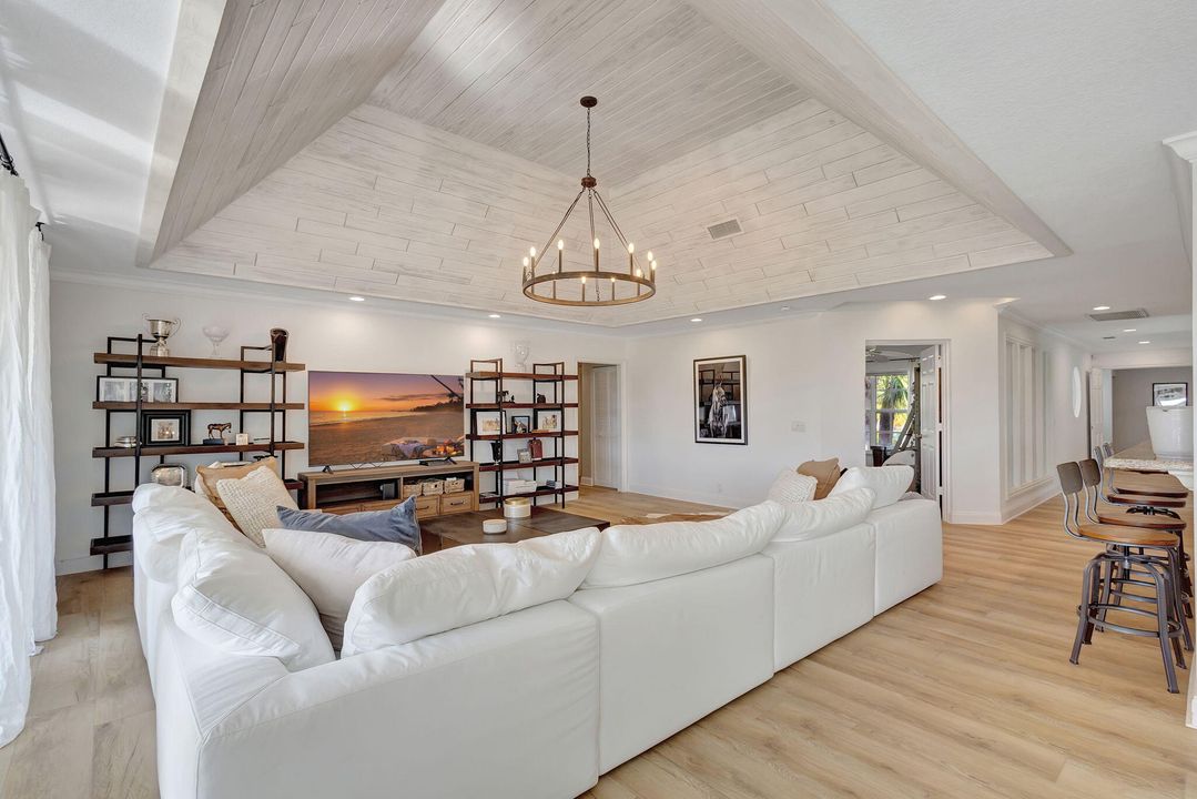 Active With Contract: $15,000 (4 beds, 4 baths, 2401 Square Feet)