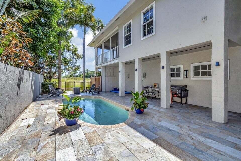 Active With Contract: $15,000 (4 beds, 4 baths, 2401 Square Feet)