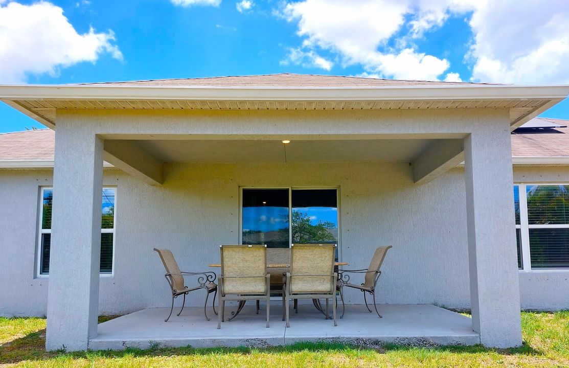 待售: $420,000 (4 贝兹, 2 浴室, 2040 平方英尺)