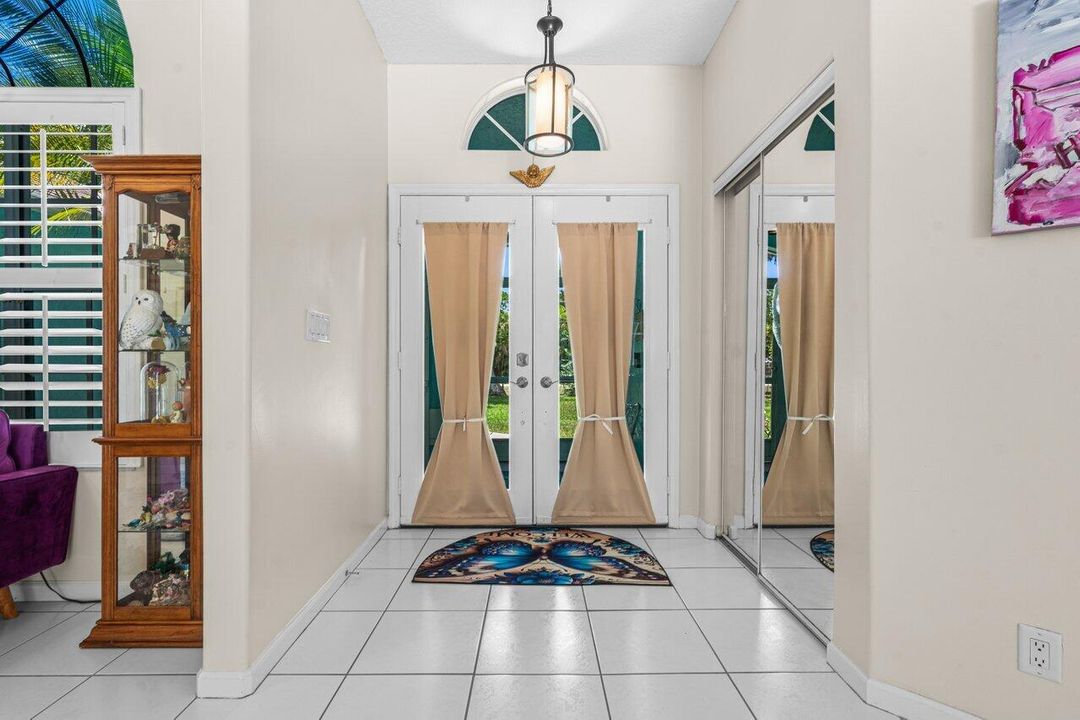 Activo con contrato: $689,999 (3 camas, 2 baños, 2081 Pies cuadrados)