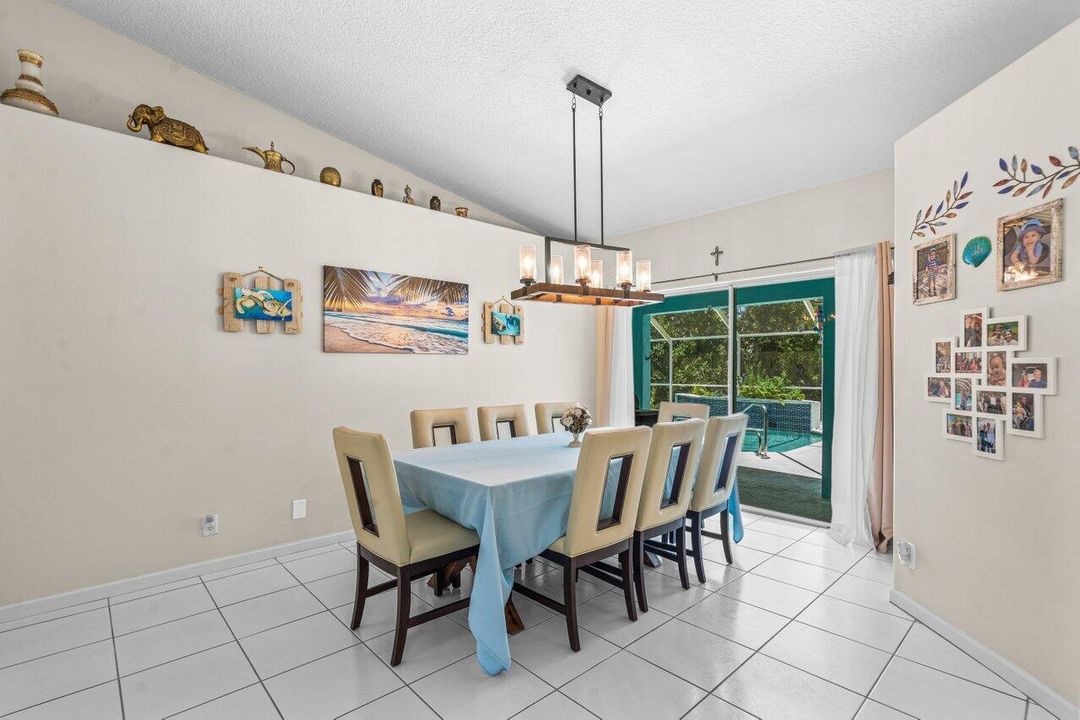 Activo con contrato: $689,999 (3 camas, 2 baños, 2081 Pies cuadrados)