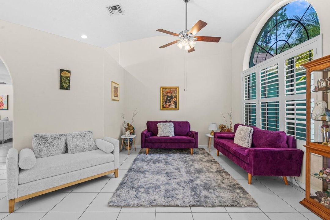 Activo con contrato: $689,999 (3 camas, 2 baños, 2081 Pies cuadrados)