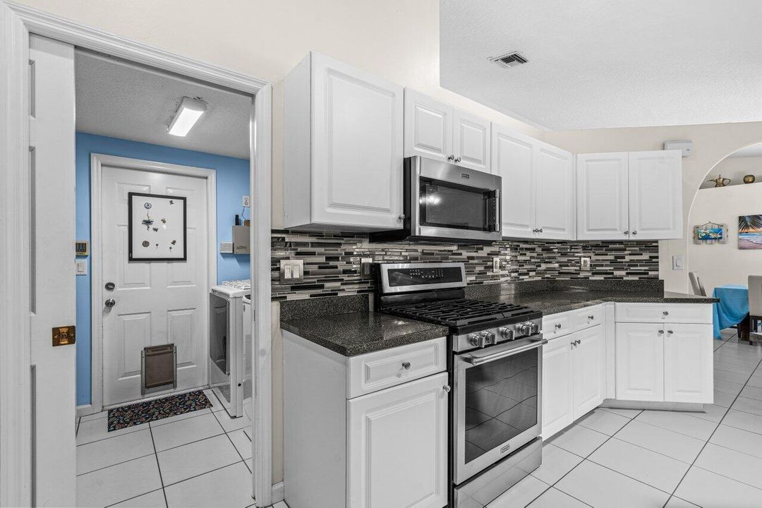 Activo con contrato: $689,999 (3 camas, 2 baños, 2081 Pies cuadrados)