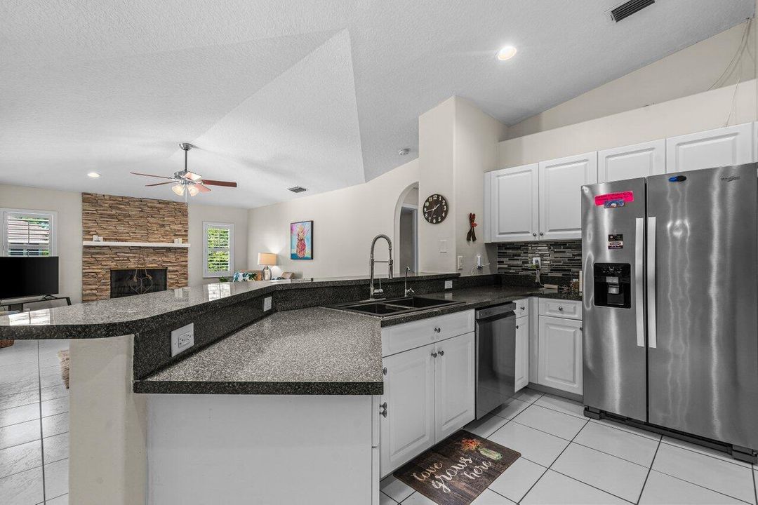 Activo con contrato: $689,999 (3 camas, 2 baños, 2081 Pies cuadrados)