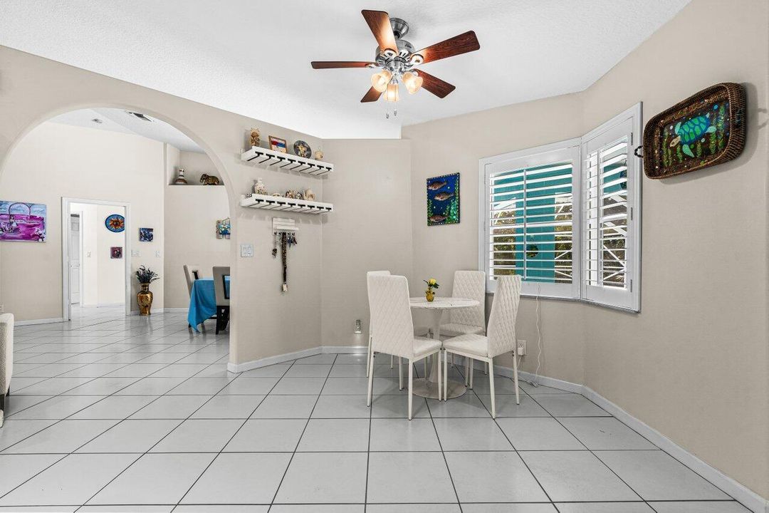 Activo con contrato: $689,999 (3 camas, 2 baños, 2081 Pies cuadrados)