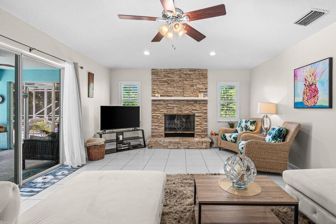 Activo con contrato: $689,999 (3 camas, 2 baños, 2081 Pies cuadrados)