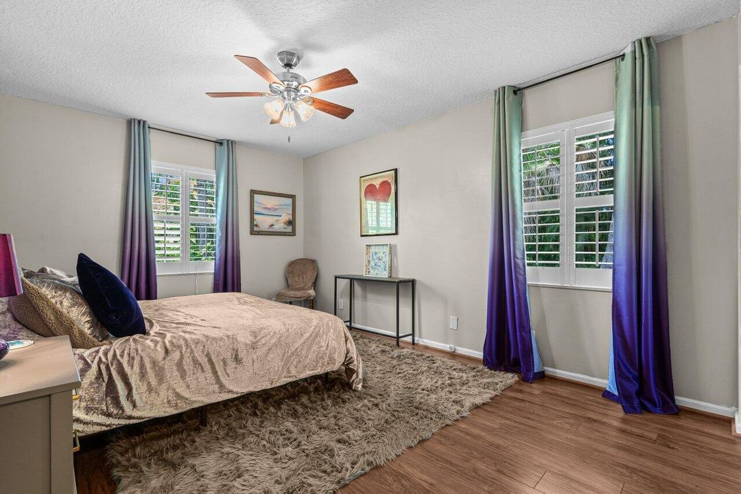 Activo con contrato: $689,999 (3 camas, 2 baños, 2081 Pies cuadrados)