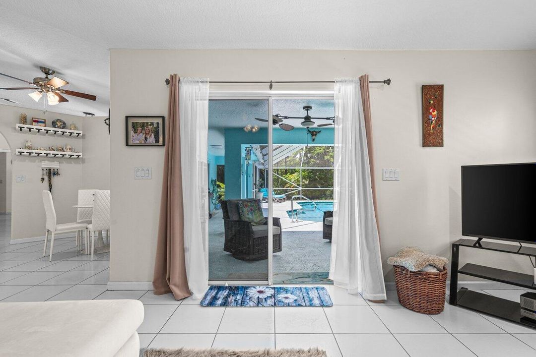 Activo con contrato: $689,999 (3 camas, 2 baños, 2081 Pies cuadrados)