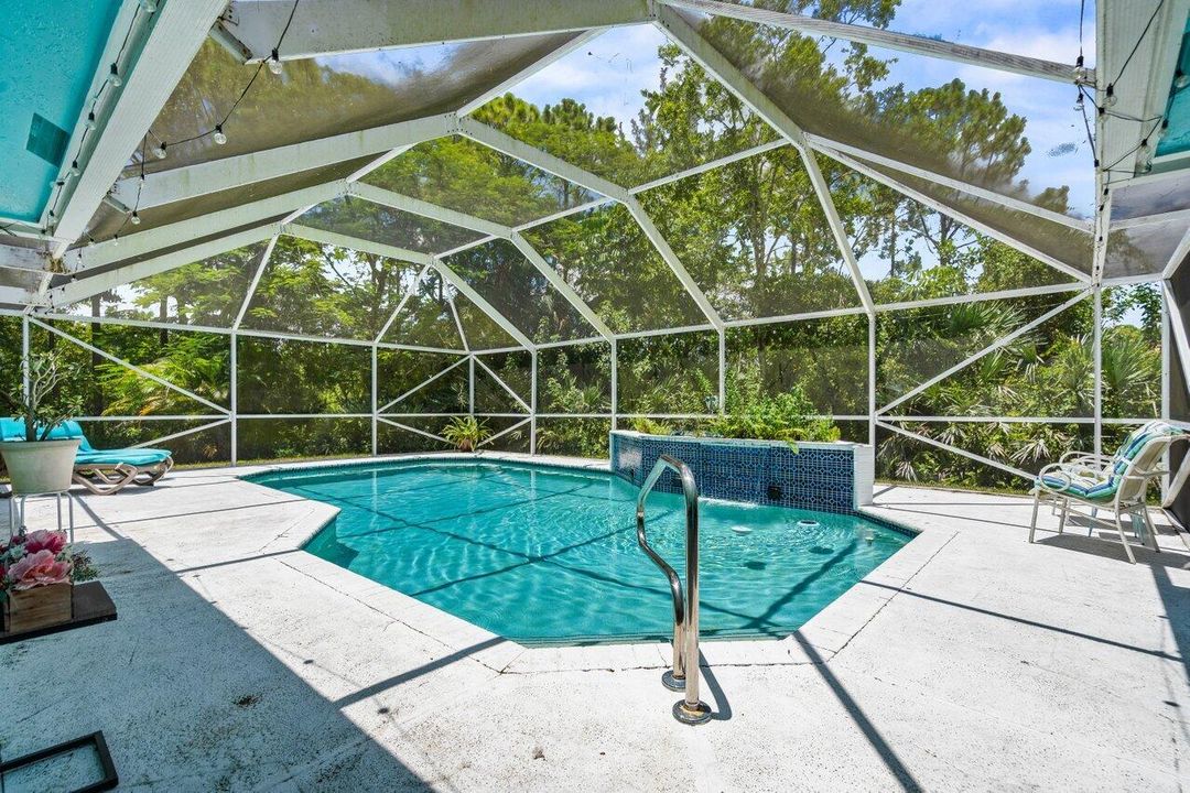 Activo con contrato: $689,999 (3 camas, 2 baños, 2081 Pies cuadrados)