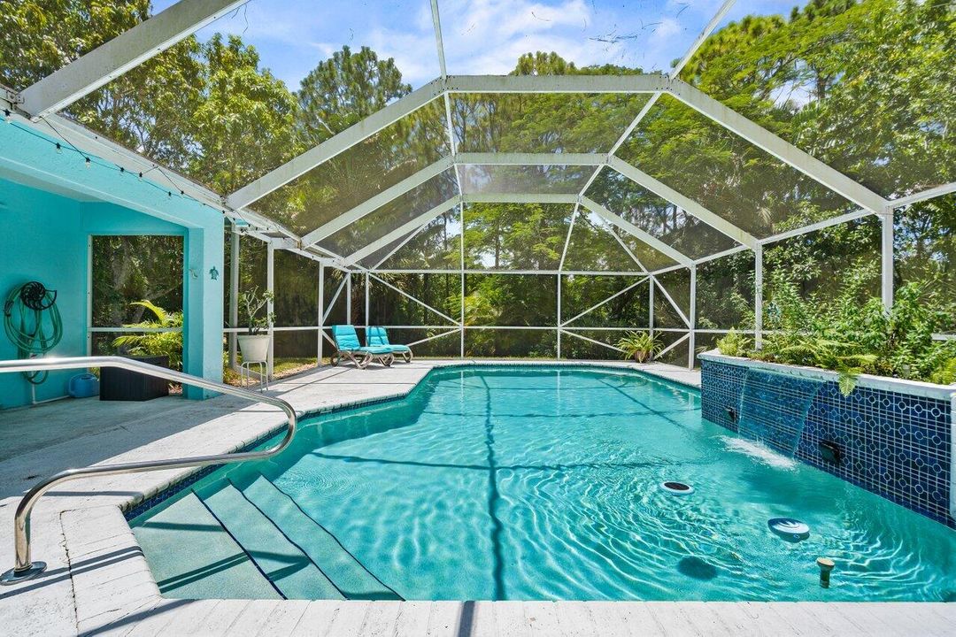 Activo con contrato: $689,999 (3 camas, 2 baños, 2081 Pies cuadrados)