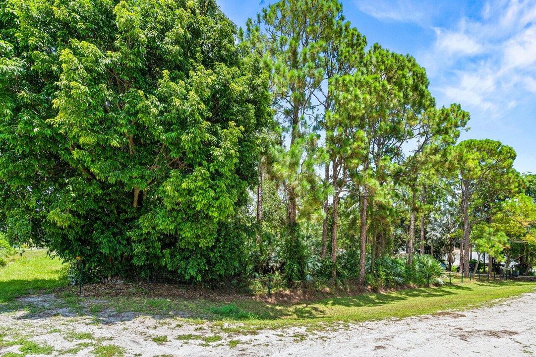 Activo con contrato: $689,999 (3 camas, 2 baños, 2081 Pies cuadrados)