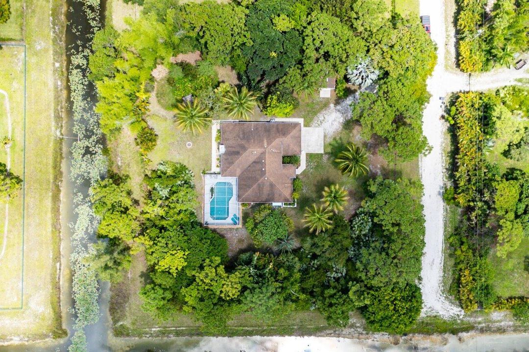 Activo con contrato: $689,999 (3 camas, 2 baños, 2081 Pies cuadrados)