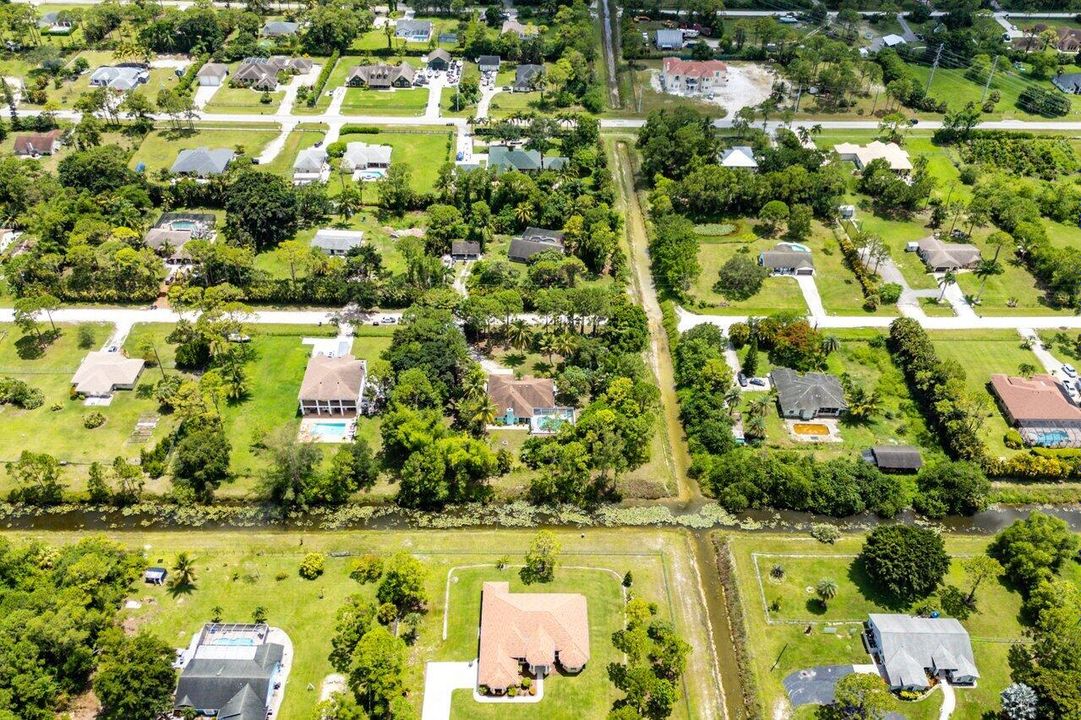 Activo con contrato: $689,999 (3 camas, 2 baños, 2081 Pies cuadrados)