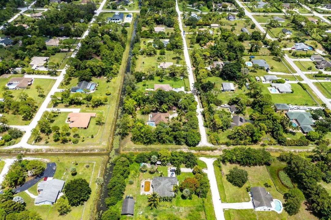 Activo con contrato: $689,999 (3 camas, 2 baños, 2081 Pies cuadrados)