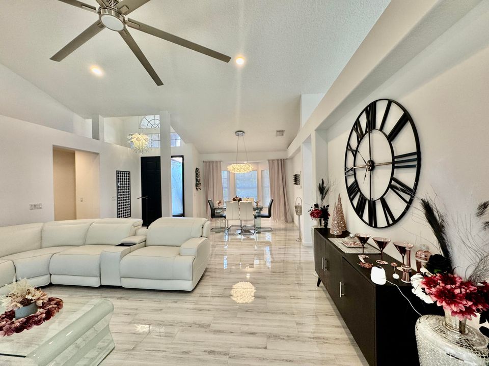 В аренду: $6,500 (3 спален, 3 ванн, 2105 Квадратных фут)