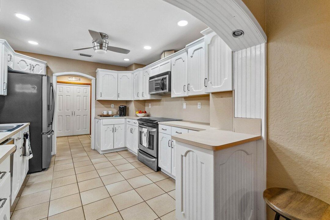 合同活跃: $769,000 (3 贝兹, 2 浴室, 1541 平方英尺)