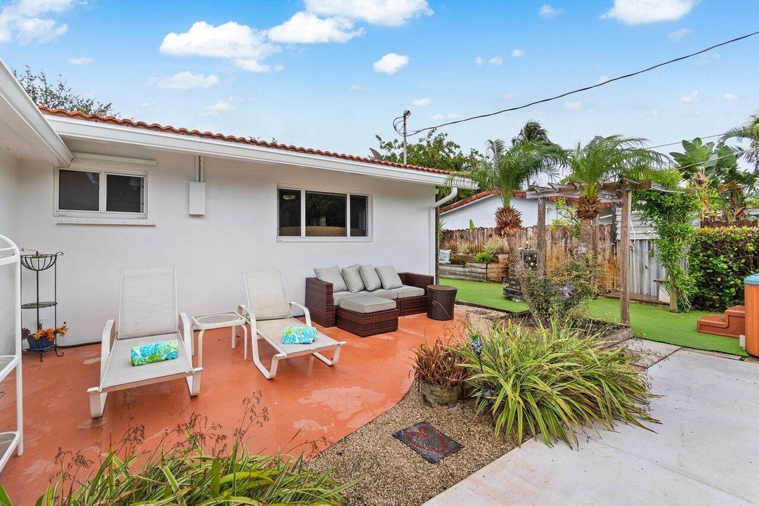 合同活跃: $769,000 (3 贝兹, 2 浴室, 1541 平方英尺)