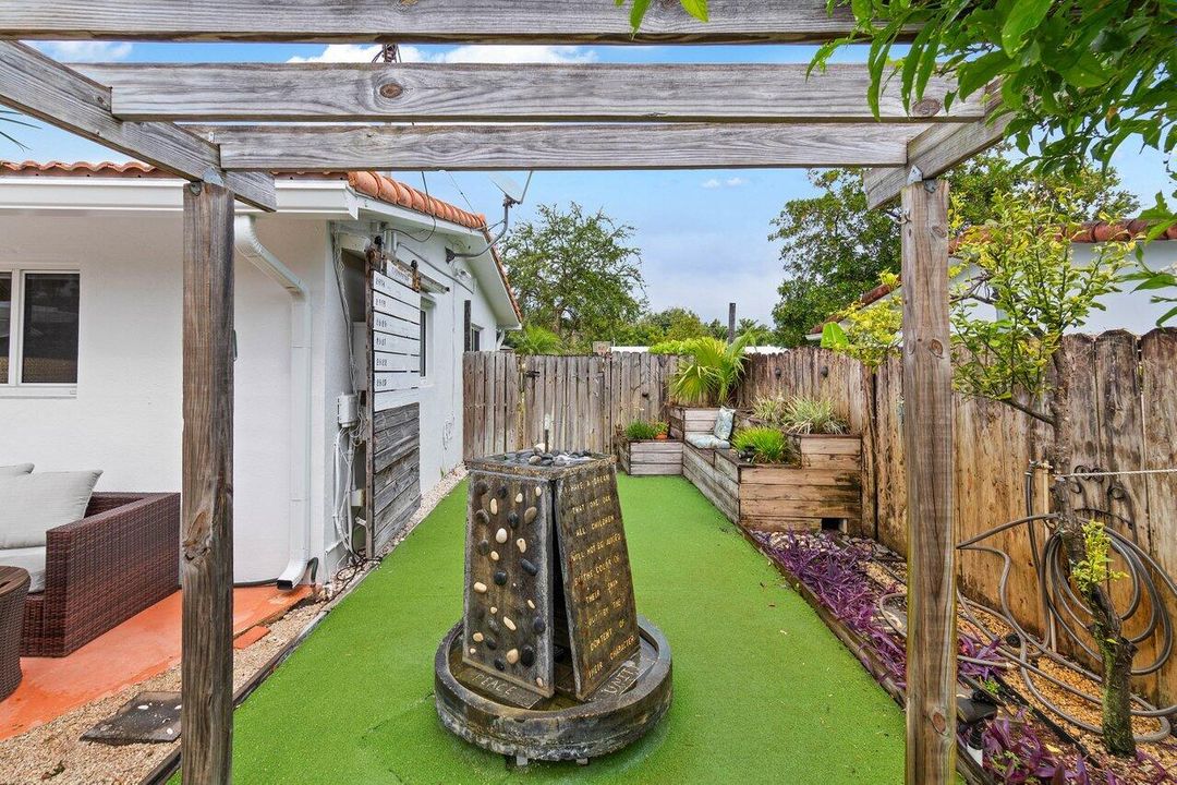 合同活跃: $769,000 (3 贝兹, 2 浴室, 1541 平方英尺)