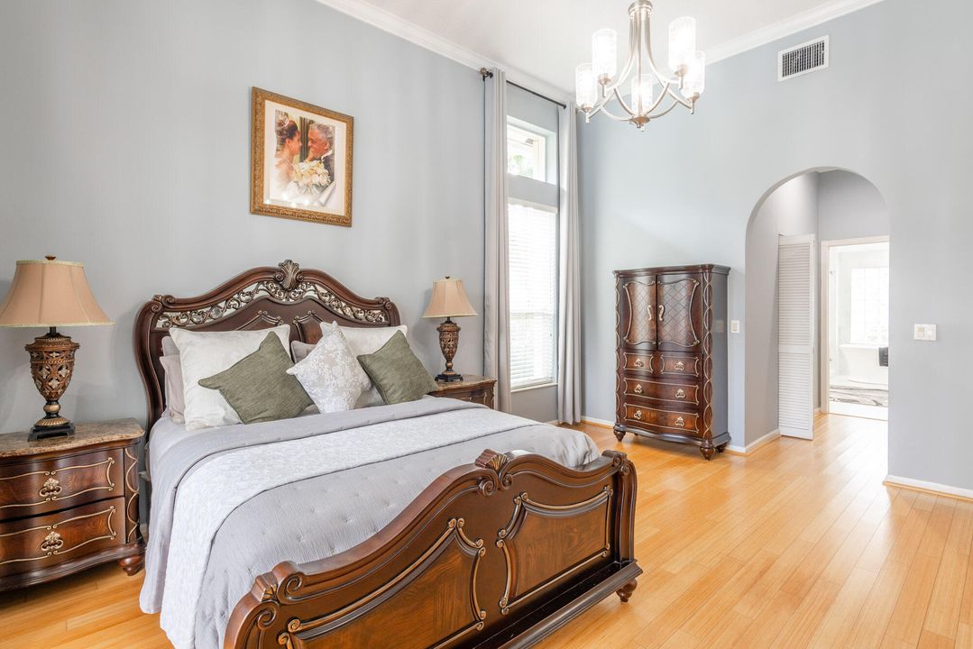 For Sale: $949,980 (5 beds, 3 baths, 2815 Square Feet)