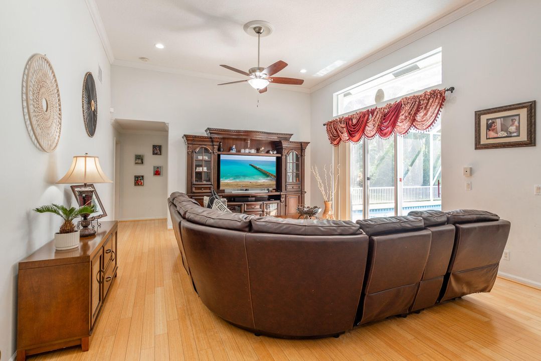 For Sale: $949,980 (5 beds, 3 baths, 2815 Square Feet)