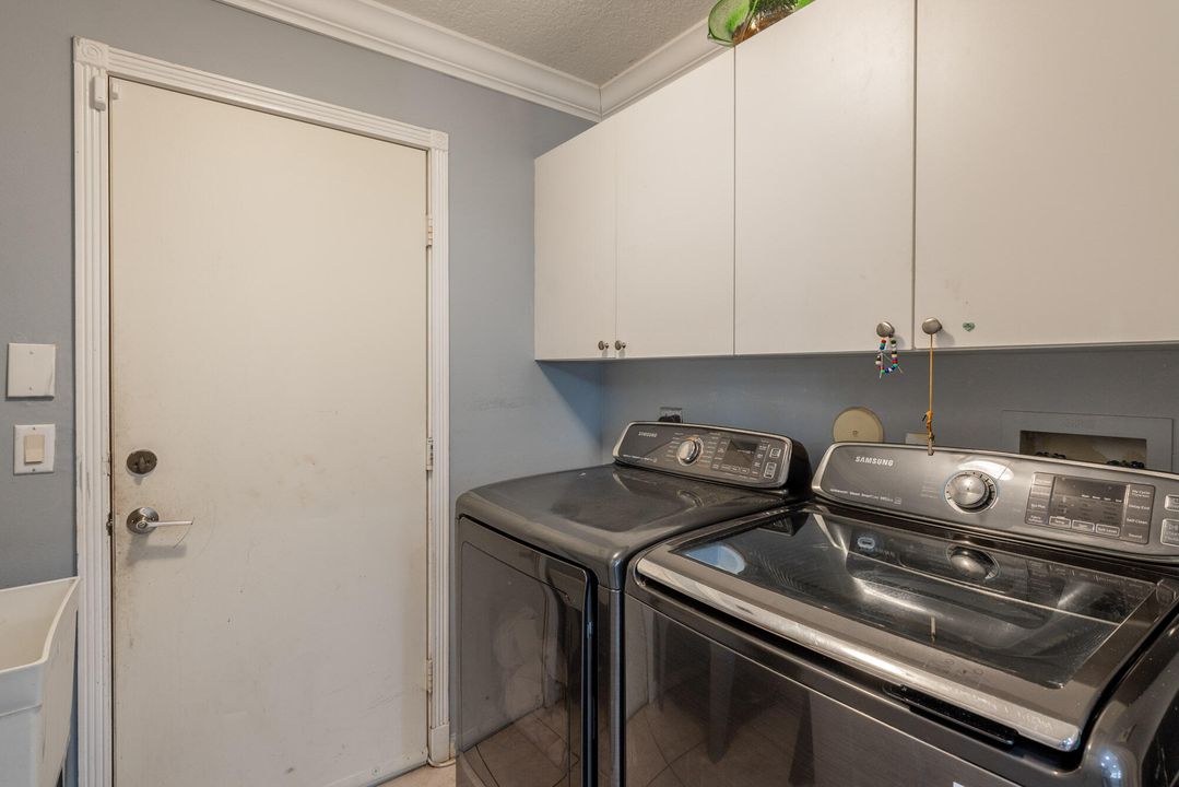 For Sale: $949,980 (5 beds, 3 baths, 2815 Square Feet)