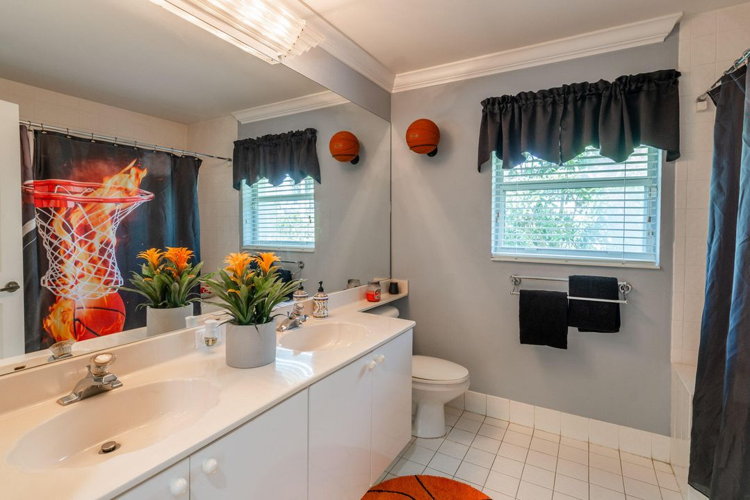 For Sale: $949,980 (5 beds, 3 baths, 2815 Square Feet)