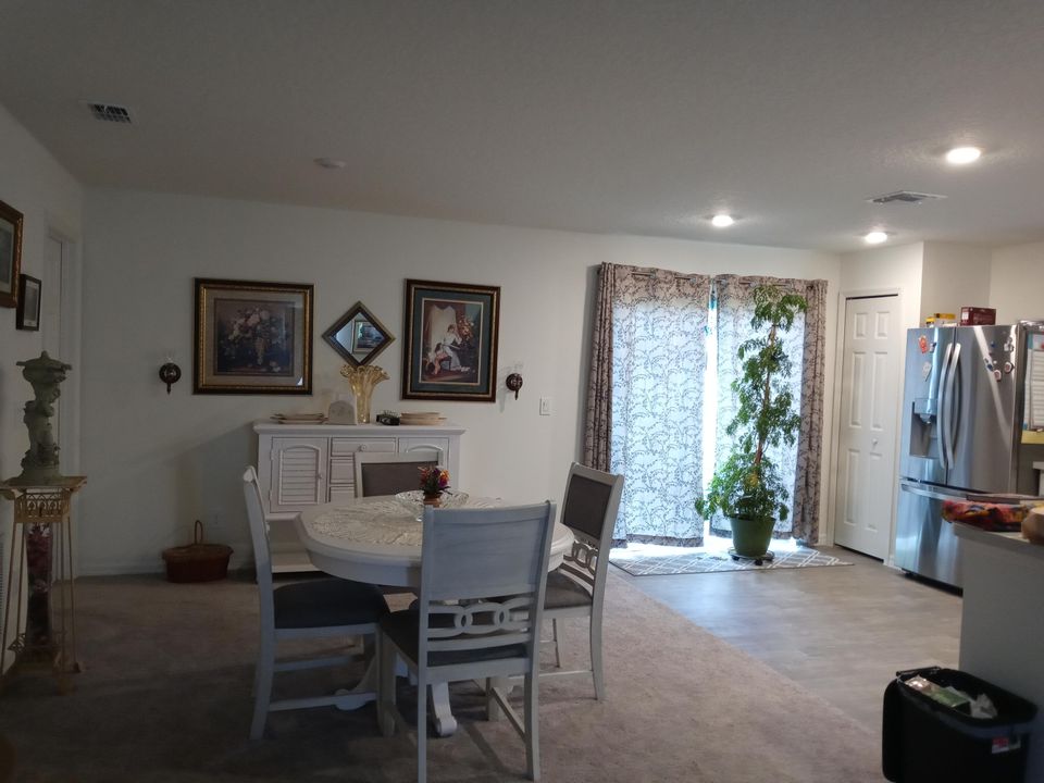 待售: $265,000 (2 贝兹, 2 浴室, 1239 平方英尺)