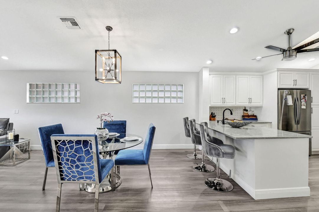 合同活跃: $5,300 (3 贝兹, 2 浴室, 2187 平方英尺)