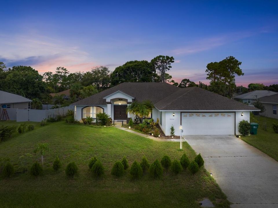 Recently Sold: $425,000 (3 beds, 2 baths, 2139 Square Feet)