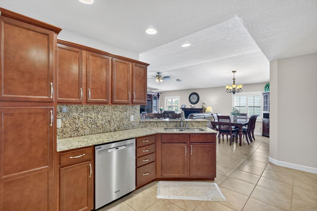 Active With Contract: $222,900 (3 beds, 2 baths, 1707 Square Feet)