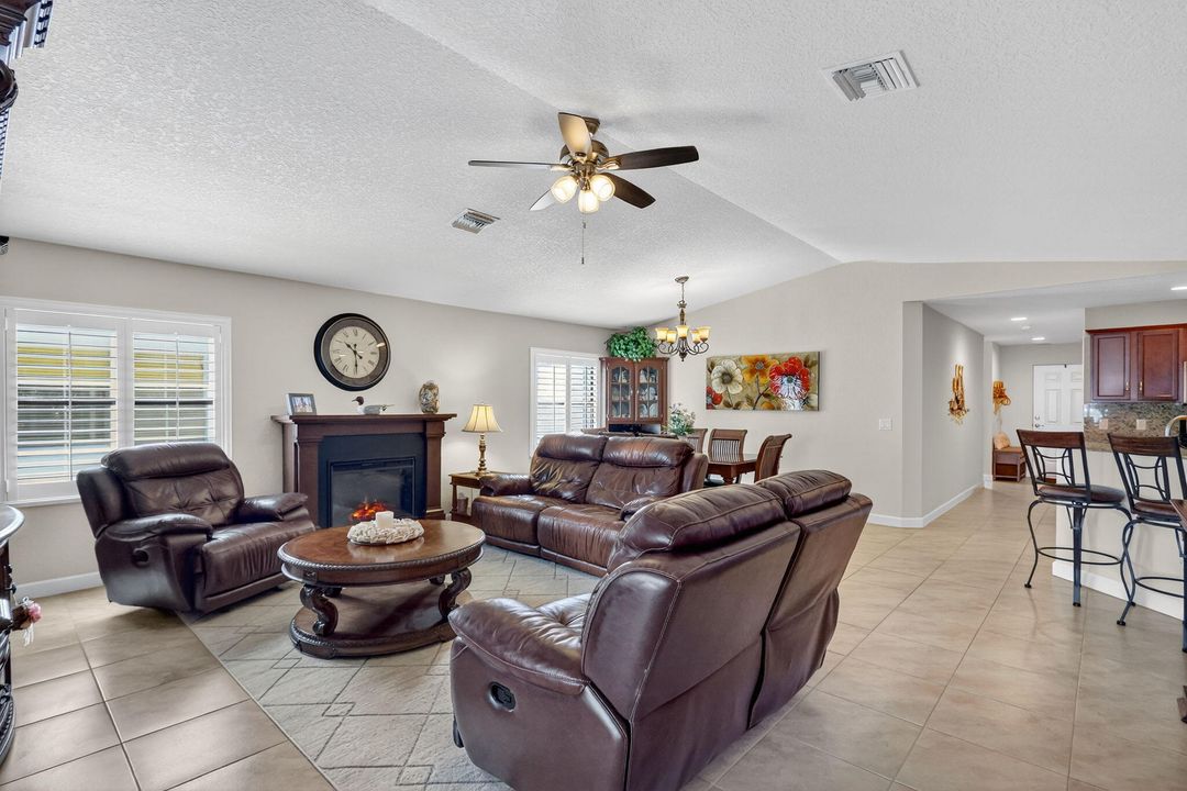 Active With Contract: $222,900 (3 beds, 2 baths, 1707 Square Feet)