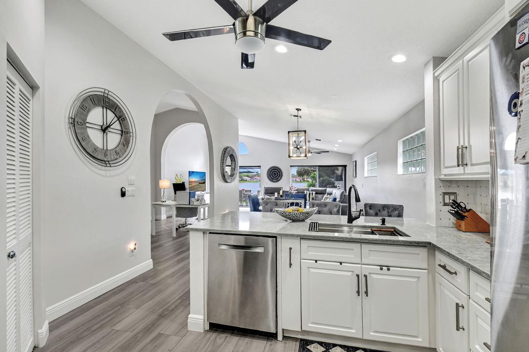 合同活跃: $5,300 (3 贝兹, 2 浴室, 2187 平方英尺)