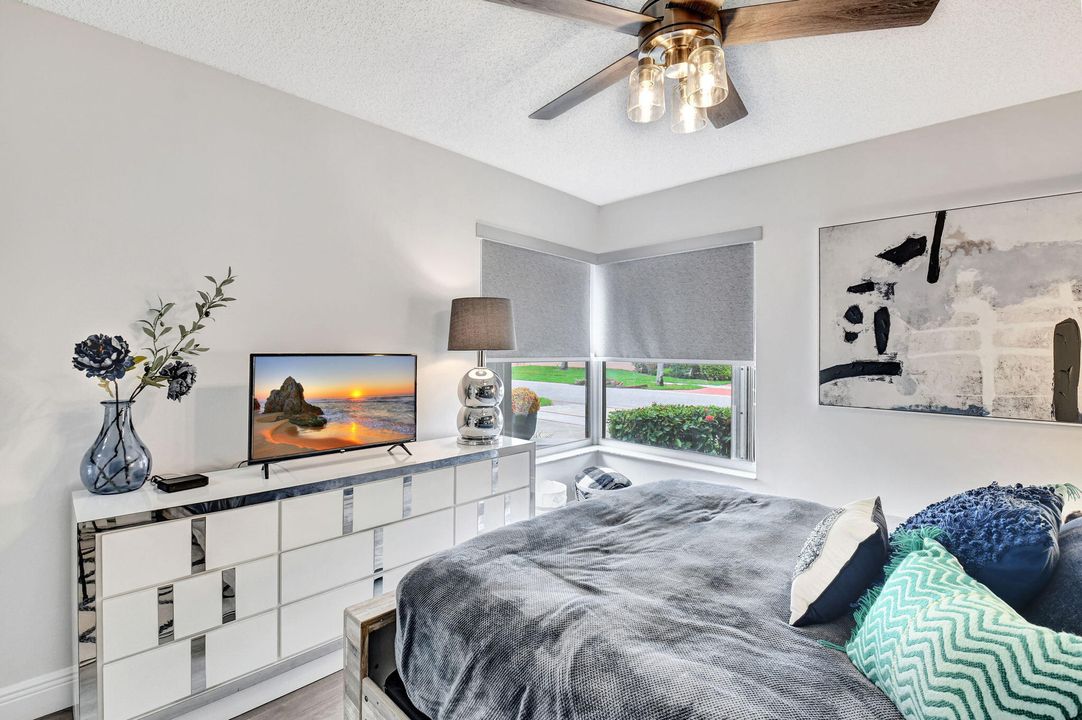 合同活跃: $5,300 (3 贝兹, 2 浴室, 2187 平方英尺)