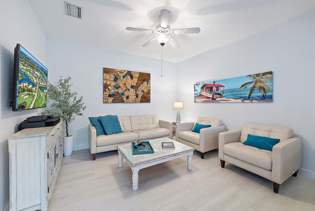 合同活跃: $1,045,000 (4 贝兹, 2 浴室, 2334 平方英尺)