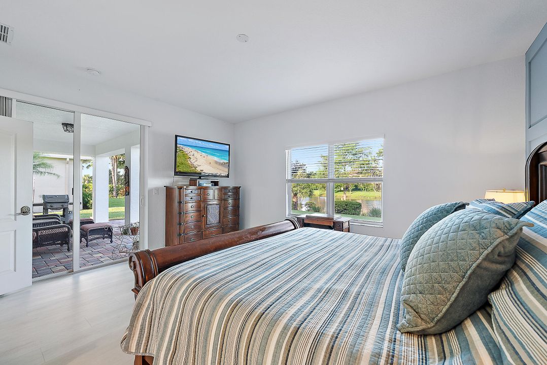 合同活跃: $1,045,000 (4 贝兹, 2 浴室, 2334 平方英尺)