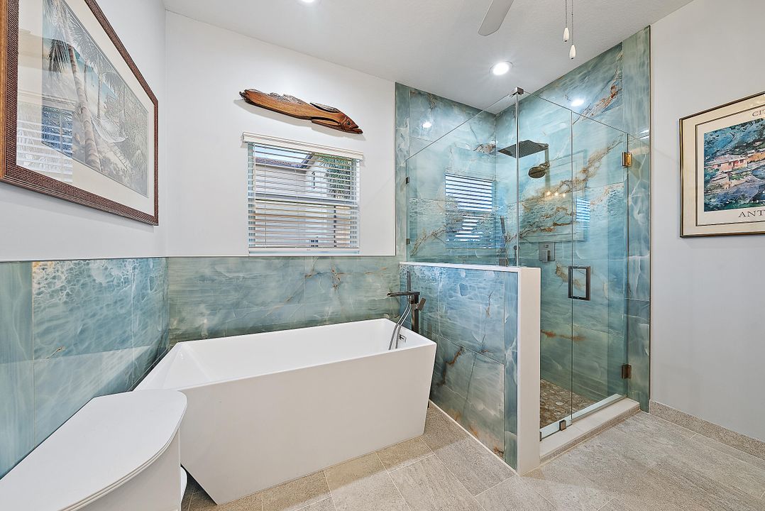 合同活跃: $1,045,000 (4 贝兹, 2 浴室, 2334 平方英尺)